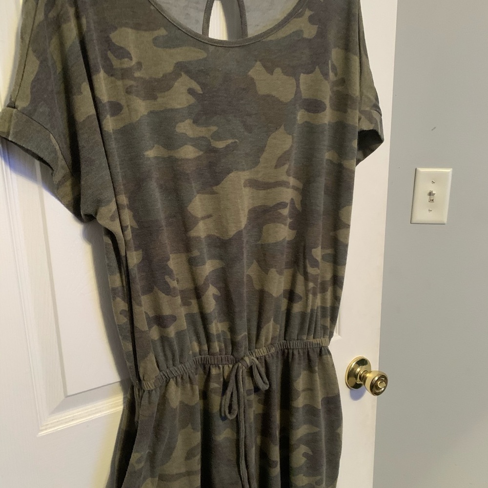 Oddy camo romper
